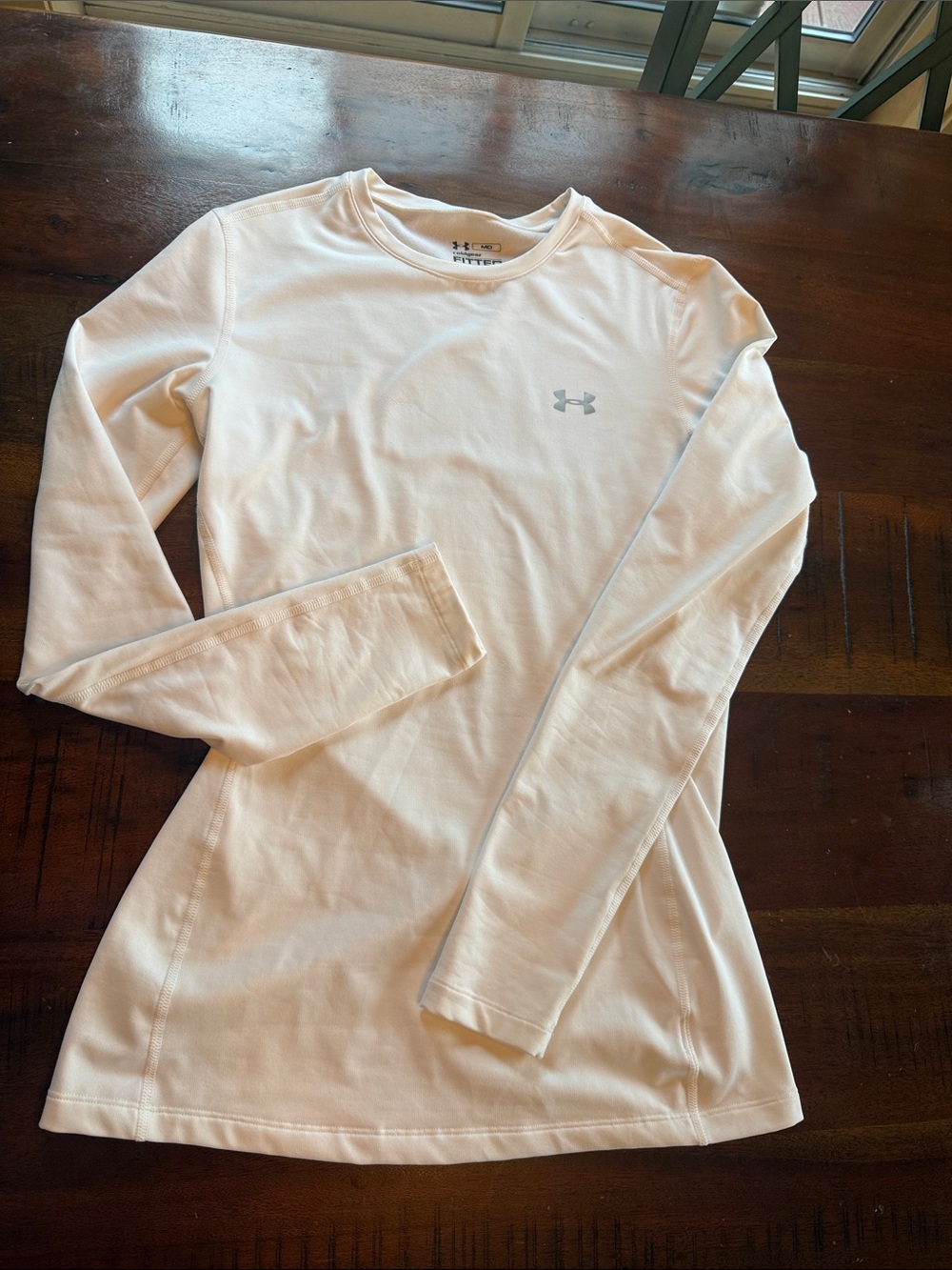UNDER ARMOUR never worn but no tags athletic long sleeve perfect condition